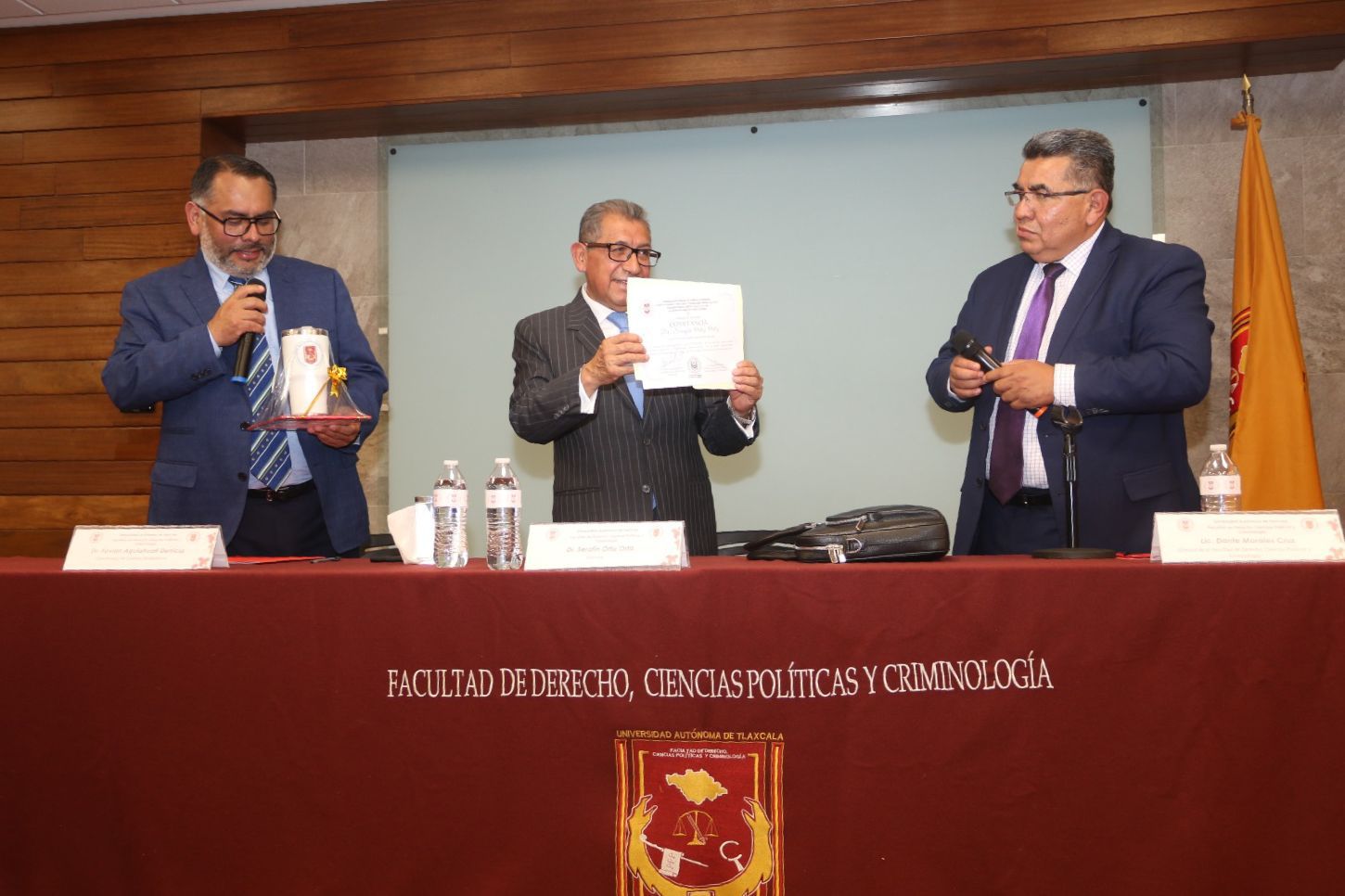Promueve la UATx diálogo en su ciclo de conferencias 'Conciencia histórica y formación democrática'
